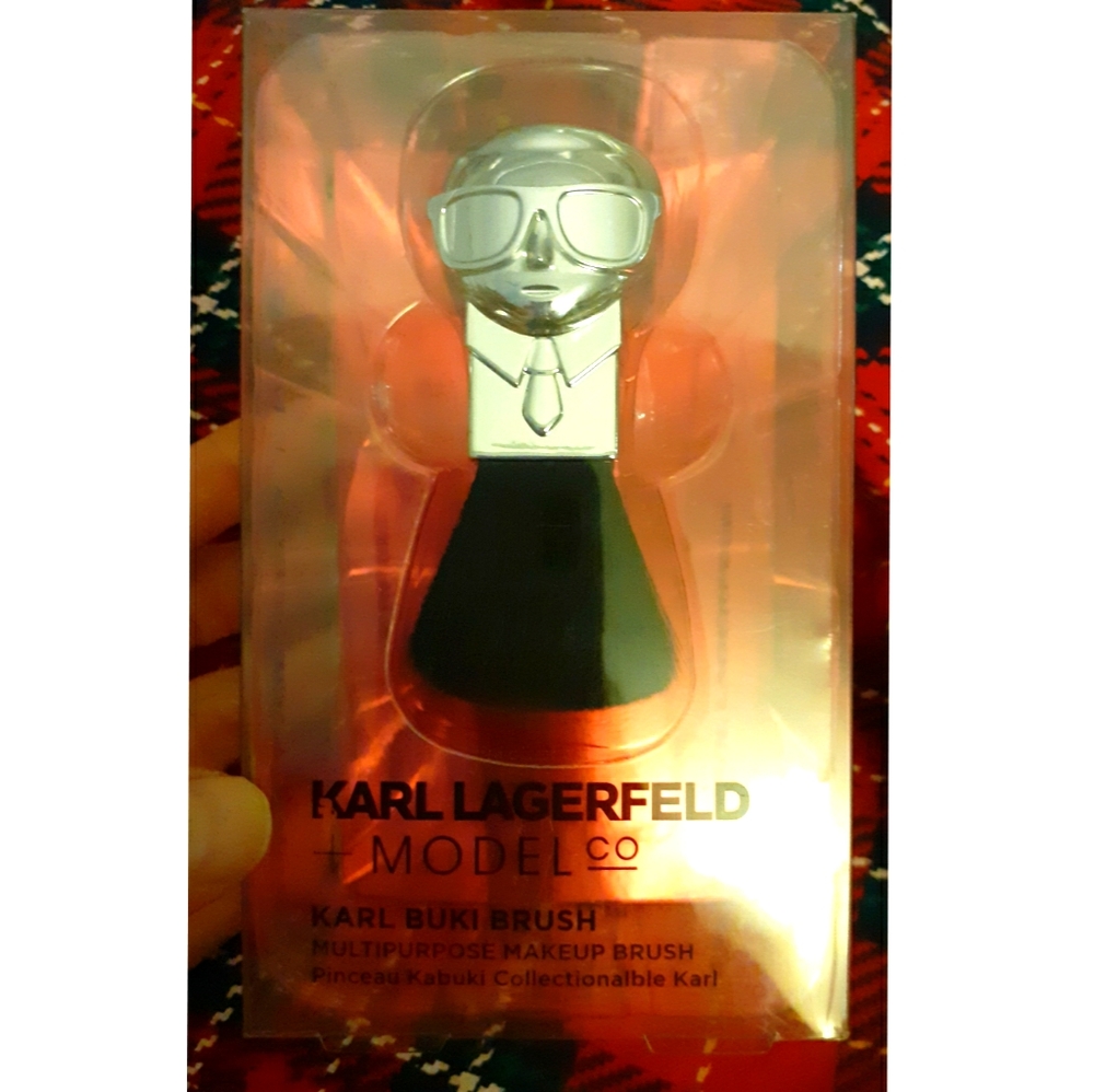 💥HOST PIC💥Limited Edition Lagerfeld Buki Brush